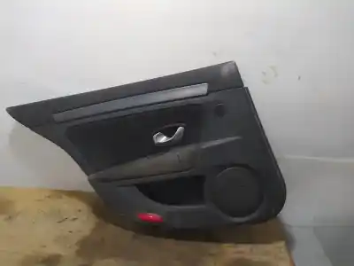 Pezzo di ricambio per auto di seconda mano RIVESTIMENTO PORTIERA POSTERIORE SINISTRA per RENAULT LAGUNA III BERLINA M9R802 Riferimenti OEM IAM 829A10089R  