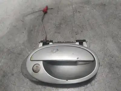 Pezzo di ricambio per auto di seconda mano MANIGLIA ESTERNA ANTERIORE DESTRA per OPEL CORSA C D-Z13DT Riferimenti OEM IAM 22175  