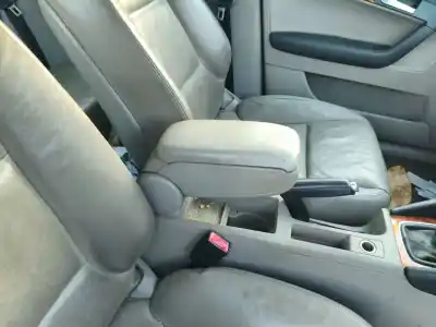 Автозапчастина б/у центральний подлокник для audi a3 sportback (8pa) 2.0 tdi 16v посилання на oem iam 