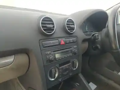 Автозапчастина б/у аудіо система / радіо cd для audi a3 sportback (8pa) 2.0 tdi 16v посилання на oem iam 
