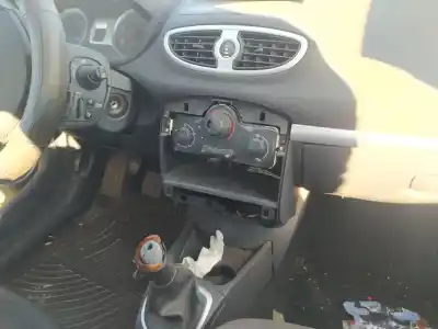 Pièce détachée automobile d'occasion CONSOLE CENTRALE pour RENAULT CLIO III  Références OEM IAM   
