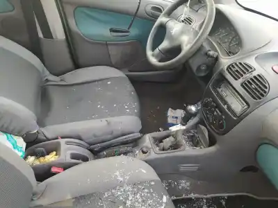 Автозапчасти б/у КРЮК ДЛЯ РЕМНЯ ПЕРЕДНИЙ ПРАВЫЙ за PEUGEOT 206 WJZ ссылки OEM IAM   