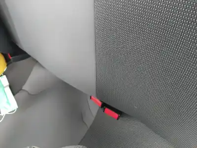 Автозапчасти б/у ЦЕНТРАЛЬНЫЙ ЗАДНИЙ КРЮК ДЛЯ РЕМНЯ за PEUGEOT 206 WJZ ссылки OEM IAM   