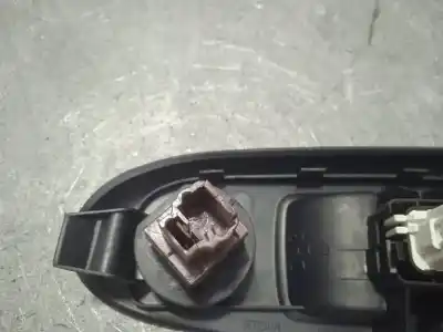 Автозапчасти б/у выключатель переднего правого окна за renault clio ii fase ii (b/cb0) df7g7 ссылки oem iam 8200084005  