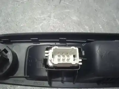Автозапчасти б/у выключатель переднего правого окна за renault clio ii fase ii (b/cb0) df7g7 ссылки oem iam 8200084005  