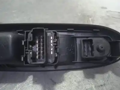 Автозапчасти б/у выключатель левого переднего окна за renault clio ii fase ii (b/cb0) df7g7 ссылки oem iam 8200084003  