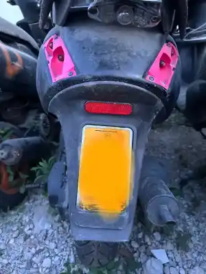 Peça sobressalente para automóvel em segunda mão suporte de matrícula por piaggio (vespa) zip 50 2t referências oem iam 