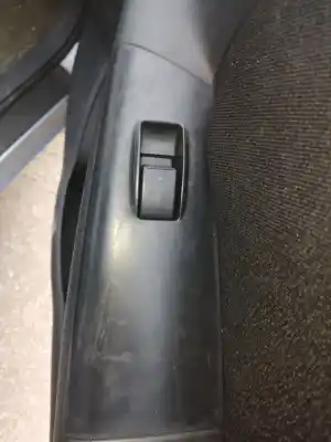 Tweedehands auto-onderdeel schakelaar rechts voor ruit voor toyota corolla (e12) 4zzfe oem iam-referenties 