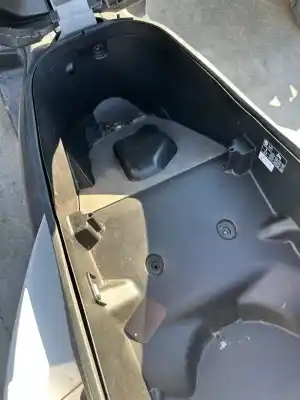Peça sobressalente para automóvel em segunda mão porta-luva sobre o assento por yamaha x-max 300 x-max 300 referências oem iam   