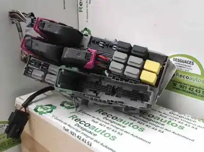 Pezzo di ricambio per auto di seconda mano SCATOLA RELÈ/FUSIBILI per OPEL CORSA 3 C  Riferimenti OEM IAM 13100504  PA6GB20GF10