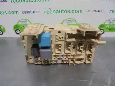 Peça sobressalente para automóvel em segunda mão CAIXA DE FUSÍVEIS E RELÉS por TOYOTA AVENSIS WAGON (T25)  Referências OEM IAM 82641CA010F  
