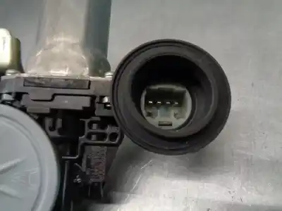 Автозапчастина б/у регулятор вікна передній лівий для lexus is 200 (ds2/is2) 220d посилання на oem iam 6980230260  