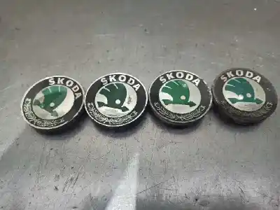 Peça sobressalente para automóvel em segunda mão TAMPA DE JANTE por SKODA OCTAVIA BERLINA (1Z3)  Referências OEM IAM 6U0601151L  
