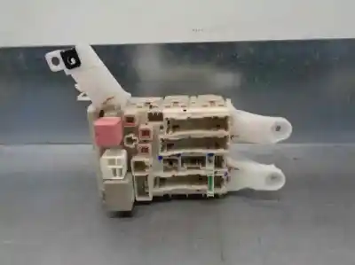 Peça sobressalente para automóvel em segunda mão caixa de fusíveis e relés por toyota auris (_e15_) 1.4 d-4d (nde150_) referências oem iam 8273002150