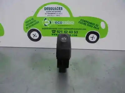 Peça sobressalente para automóvel em segunda mão BOTÃO / INTERRUPTOR ELEVADOR VIDRO DIANTEIRO ESQUERDO por RENAULT CLIO II FASE I (B/CBO)  Referências OEM IAM   