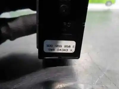 Peça sobressalente para automóvel em segunda mão botão / interruptor elevador vidro traseiro esquerdo por volkswagen phaeton (3d2/3d8) 3.2 v6 24v referências oem iam 8d0959858e  