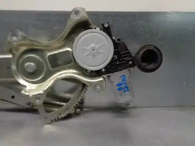 Автозапчастина б/у регулятор переднього правого скла для lexus is 200 (ds2/is2) 220d посилання на oem iam 6980130260  