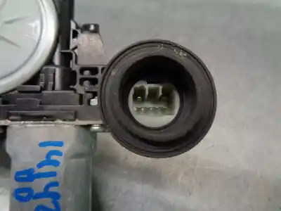 Автозапчастина б/у регулятор переднього правого скла для lexus is 200 (ds2/is2) 220d посилання на oem iam 6980130260  