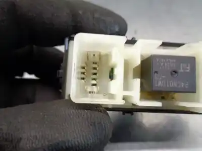 Автозапчастина б/у управління склами задніх правіх для lexus is 200 (ds2/is2) 220d посилання на oem iam 8403053020  