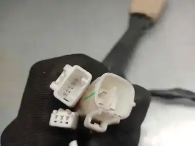 Peça sobressalente para automóvel em segunda mão chicote / encaixe cinto segurança por lexus is 200 (ds2/is2) d-cat referências oem iam 7323053140b0  