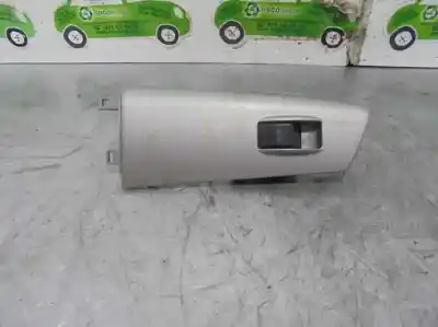 Tweedehands auto-onderdeel schakelaar rechts voor ruit voor toyota corolla (e12) 1.6 16v oem iam-referenties 8480102341b0