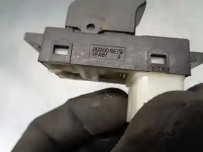 Автозапчасти б/у управление задними правыми стеклами за ssangyong rexton w / rexton 2.0 xdi ссылки oem iam 202008279  