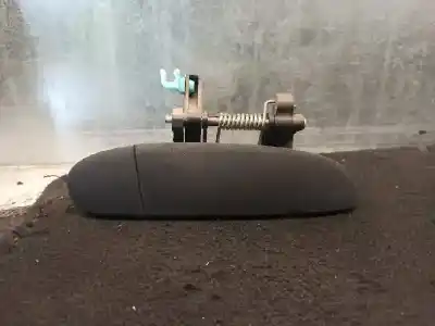 Peça sobressalente para automóvel em segunda mão puxador exterior frente direito por hyundai i10 1.1 12v cat referências oem iam 1826600x010