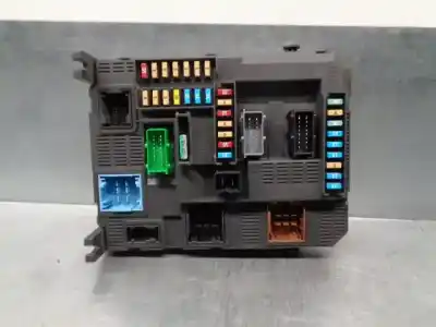 Peça sobressalente para automóvel em segunda mão caixa de fusíveis e relés por citroen c4 cactus 1.6 bluehdi 100 referências oem iam 9807531680