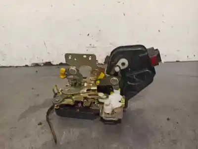 Pezzo di ricambio per auto di seconda mano serratura porta anteriore destra per kia pride 1.3 cat riferimenti oem iam 813211f010