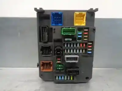 Peça sobressalente para automóvel em segunda mão caixa de fusíveis e relés por peugeot 508 i (8d_) 2.2 hdi referências oem iam 9664992380