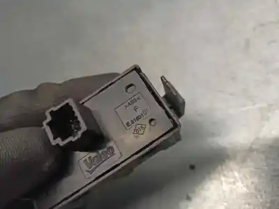 Second-hand car spare part hazard warning lights for dacia lodgy 1.6 cat (bivalent. gasolina / gpl) oem iam references 252905668r  