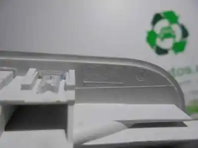 Автозапчастина б/у внутрішне світло для dacia sandero 1.2 16v посилання на oem iam 8200073231  