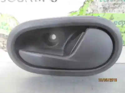 Pezzo di ricambio per auto di seconda mano MANIGLIA INTERNA POSTERIORE DESTRA per DACIA SANDERO  Riferimenti OEM IAM 826721919R  