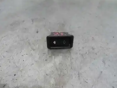 Peça sobressalente para automóvel em segunda mão botão / interruptor elevador vidro traseiro direito por bmw serie 3 touring (e36) 1.8 cat (m43) referências oem iam 