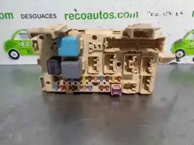 Peça sobressalente para automóvel em segunda mão CAIXA DE FUSÍVEIS E RELÉS por TOYOTA AVENSIS SEDÁN (_T25_)  Referências OEM IAM 82641CA010F  