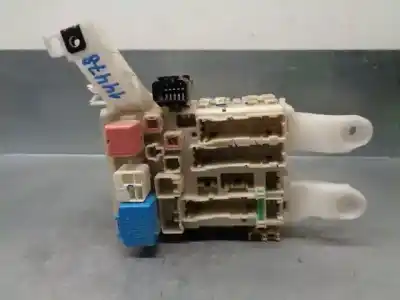 Peça sobressalente para automóvel em segunda mão caixa de fusíveis e relés por toyota verso (_r2_) 2.0 d-4d (aur20_) referências oem iam 827300f051