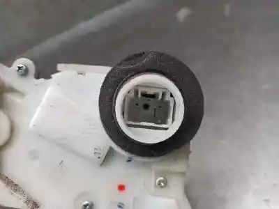 Автозапчастина б/у замок передній праві двері для toyota prius (nhw30) 1.8 16v cat посилання на oem iam 6903047081  