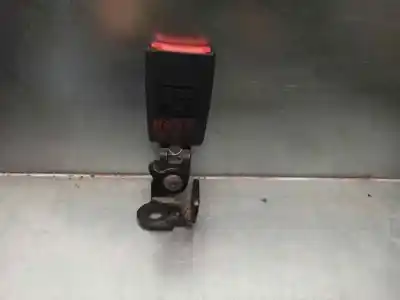 Автозапчасти б/у крюк для пояса за volkswagen passat b6 variant (3c5) 2.0 tdi ссылки oem iam 3c0857740b  