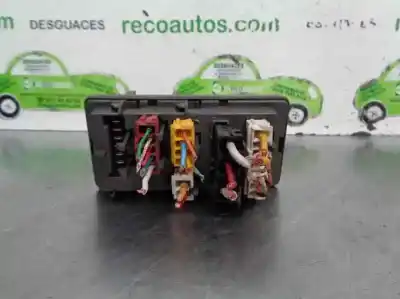 Pièce détachée automobile d'occasion boîtes à fusibles pour peugeot 106 (s2) 1.4 références oem iam 9632876980  