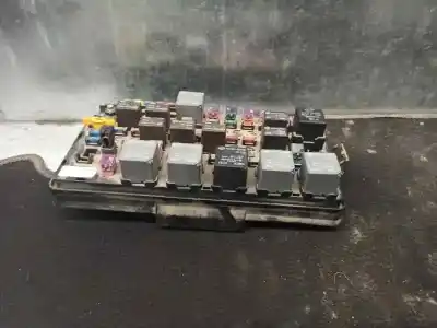 Pezzo di ricambio per auto di seconda mano scatola relè/fusibili per ssangyong actyon 2.0 td cat riferimenti oem iam 8239032021  
