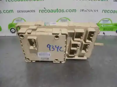 Peça sobressalente para automóvel em segunda mão CAIXA DE FUSÍVEIS E RELÉS por TOYOTA AVENSIS SEDÁN (_T25_)  Referências OEM IAM 82641CA010F  