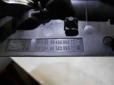 Автозапчастина б/у усередині передня права ручка для peugeot 307 (s1) 1.6 hdi посилання на oem iam 9643604477  caja 1