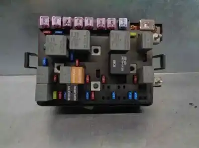 Peça sobressalente para automóvel em segunda mão caixa de fusíveis e relés por kia cerato 2.0 lx crdi familiar referências oem iam 919552f040