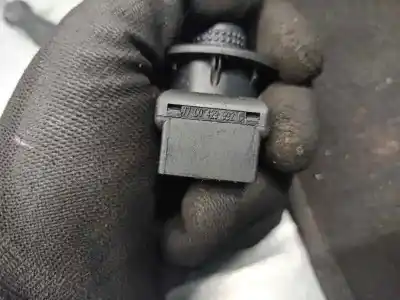 Second-hand car spare part rearview side mirror switch for renault clio ii fase ii (b/cb0) 1.4 16v oem iam references 7700429992c  