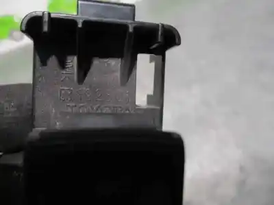 Peça sobressalente para automóvel em segunda mão botão / interruptor elevador vidro dianteiro direito por toyota auris 1.8 16v (híbrido) referências oem iam 192801  
