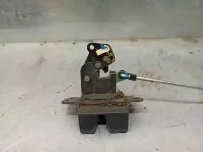 Pièce détachée automobile d'occasion coffre / serrure de porte pour hyundai tucson (jm) 2.0 crdi références oem iam 812302e000