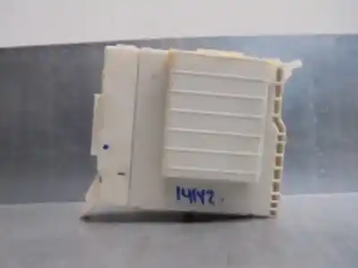 Peça sobressalente para automóvel em segunda mão caixa de fusíveis e relés por lexus is 200 (ds2/is2) 220d referências oem iam 8273053021  