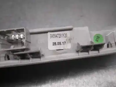 Автозапчастина б/у внутрішне світло для skoda superb (3v3) active посилання на oem iam 3v0947291  