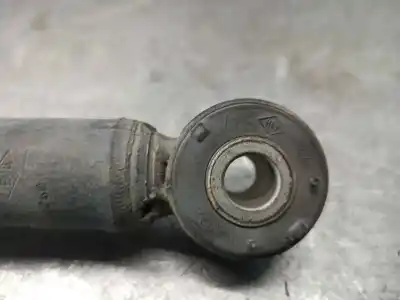 Second-hand car spare part right rear shock absorber for dacia duster ambiance 4x2 oem iam references 562105043r  