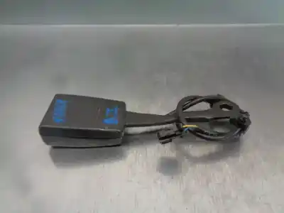 Tweedehands auto-onderdeel riemhaak links voor voor audi a8 d3 (4e2, 4e8) 3.0 tdi quattro oem iam-referenties 4e0857755